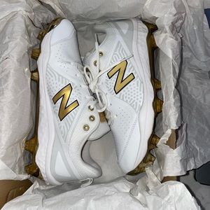 New Balance Molded Softball Cleats *NEVER WORN* Size 10 Womens